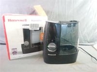 Honeywell Humidifier has Original Box plus Powers