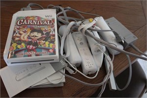 WII GAME CONSOLE, CONTROLLERS AND 1 GAME