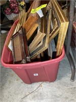 LARGE GROUP OF VARIOUS SIZED PICTURE FRAMES