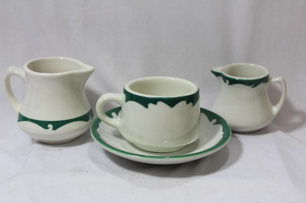 A Set of 4 Ceramic Items