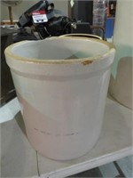 5 GALLON CROCK WITH CHIPDAMAGE ON LIP