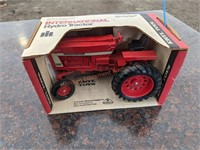 International 966 Hydro Tractor Toy