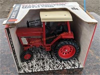 International 1586 Tractor w/ Cab Toy Tractor