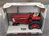 Farmall 706 Toy Tractor