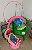 Children's resin chairs (4)/gardening tool bag -