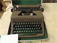 Vintage Royal Manual Typewriter w/ Case & Key