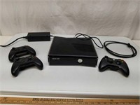 XBOX 360 Gaming Console w Controls & Cords
