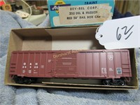 HO READY TO GO - BEV-BEL RAIL BOXCAR -DEL &