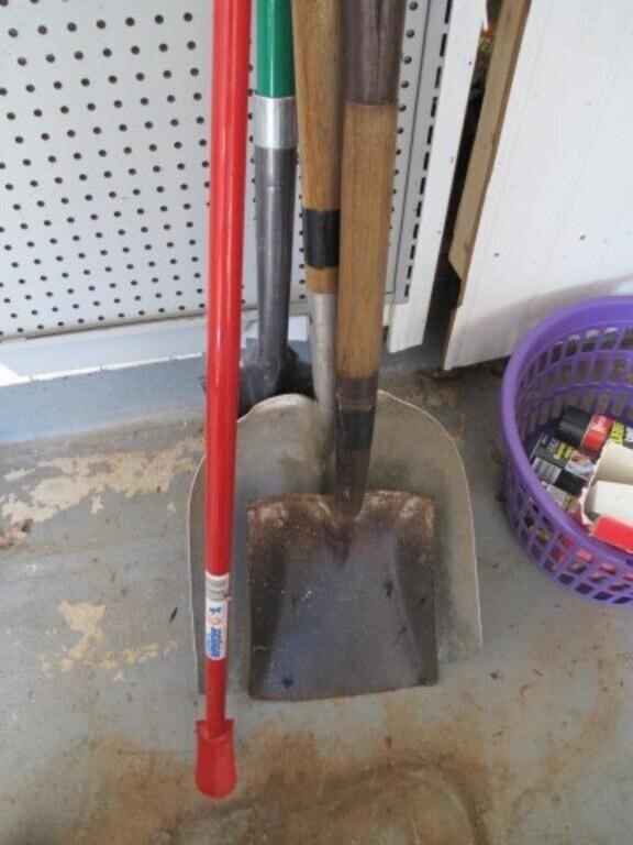 LOT OF 4 SHOVELS,  & WEEDER STICK