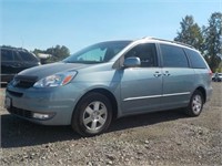 2004 Toyota Sienna XLE Minivan