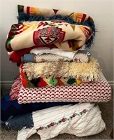 K - LOT OF THROW BLANKETS (A4)