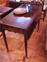 Vintage mahogany dropleaf table; 39" long x 18"