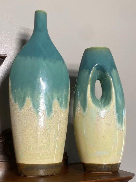 2 Modern Vases
