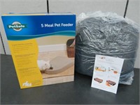 PET FEEDER - SMALL TO MED. PET BED