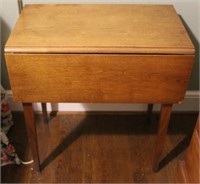Vintage drop side table w/ drawer