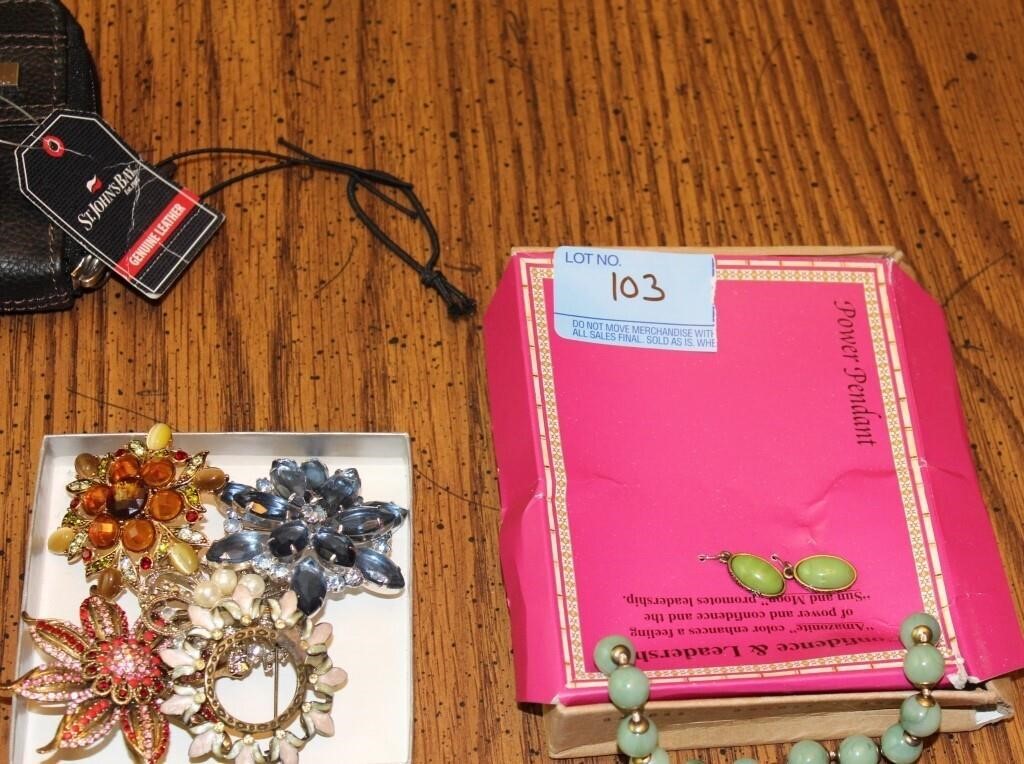 COLLECTION OF COSTUME JEWELRY: NECKLACES, PINS,
