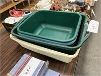PLASTIC RUBBERMAID DISH PANS AND MORE