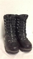 New men's size 8 NW. territory snowboots