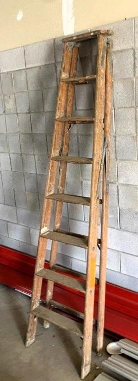 8' wooden step ladder