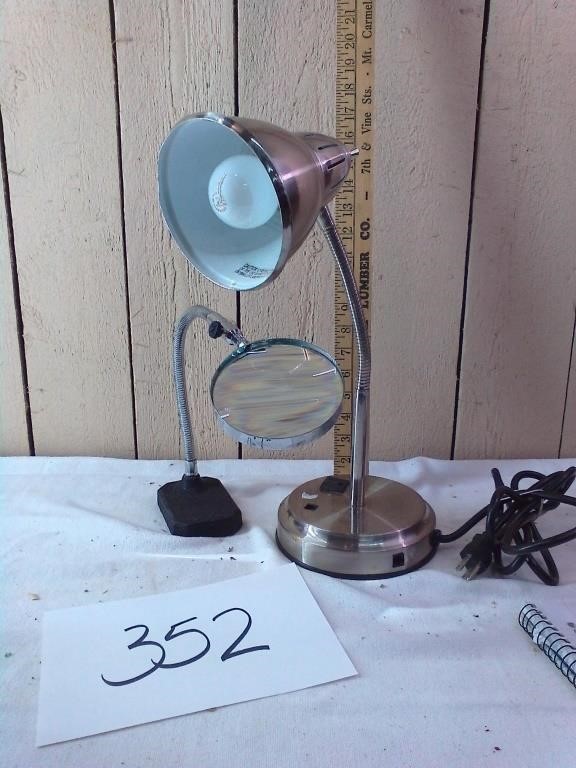 16" GOOSENECK TABLE LAMP / MAGNIFING GLASS