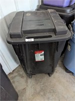 Rubbermaid 50 Gallon Trash Can on Wheels w/ Lid