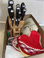 Butcher block of knives, potholders trivets