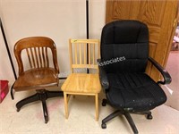 3) chairs and clothing rack