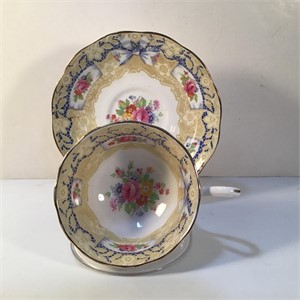 ROYAL ALBERT TEACUP & SAUCER