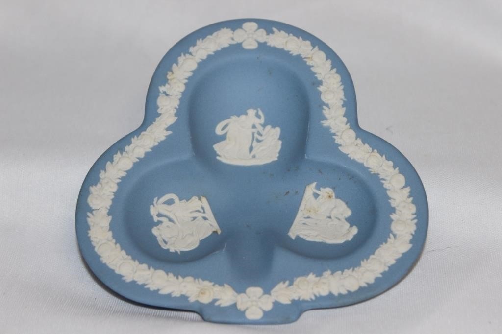 A Ceramic Wedgwood Jasperware Club Shaped Ashtray