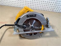 DEWALT 7-1/4" circular saw- VG condition