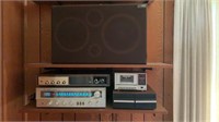 Fisher stereo receiver w/ 2 speakers -