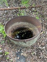 30 gallon cast-iron washpot cracked