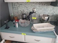 GROUP OF BAKEWARE, MISC