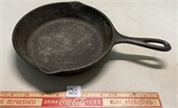 DUEL POURING CAST IRON SKILLET