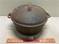 CAST IRON COVERED POT WITH HANDLE ANTIQUE