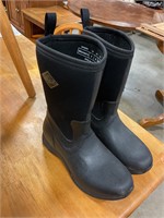 Women’s size 8 muck boots