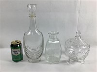 Carafe, bonbonnière en verre taillé.