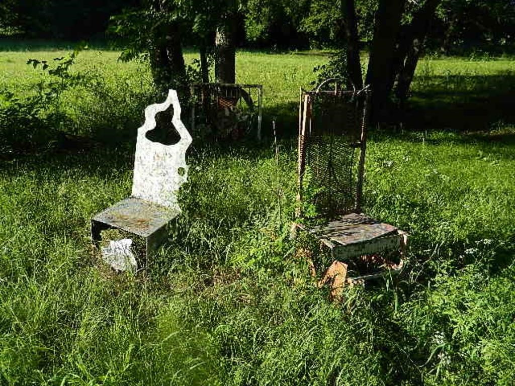 Outdoor Chairs & Metal Art