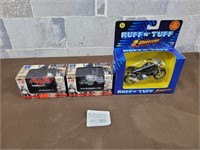 3 Ducati 1:32 die-cast bikes