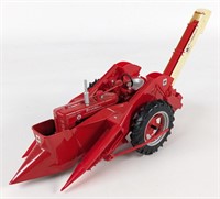 1/16 Ertl Farmall Super M Tractor w Mounted Picker