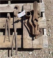 Well Pump Pipe Vise & Wrenches