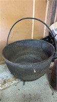 Extra large 29 inch cast-iron kettle bucket, with
