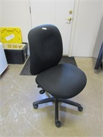 PADDED ADJ. SWIVEL TASK CHAIR