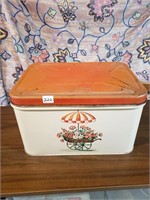 COOL VINTAGE METAL BREADBOX 14X10X8 INCHES