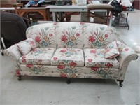 VINTAGE FLOWER PATTERN SOFA