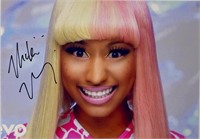 Autograph Nicki Minaj Photo