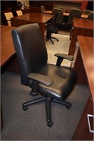 BLACK LEATHER MIDBACK EXECUTIVE CHAIR