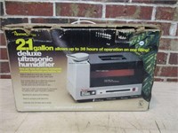 Home Center Deluxe 21 Gallon Ultrasonic Humidifier