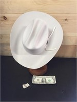 White Cowboy Hat, Clean and like New