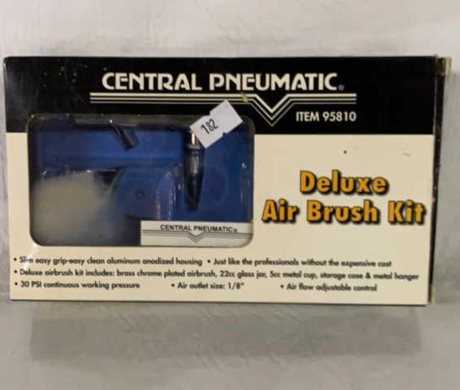 DELUXE AIR BRUSH KIT IN BOX AS IS